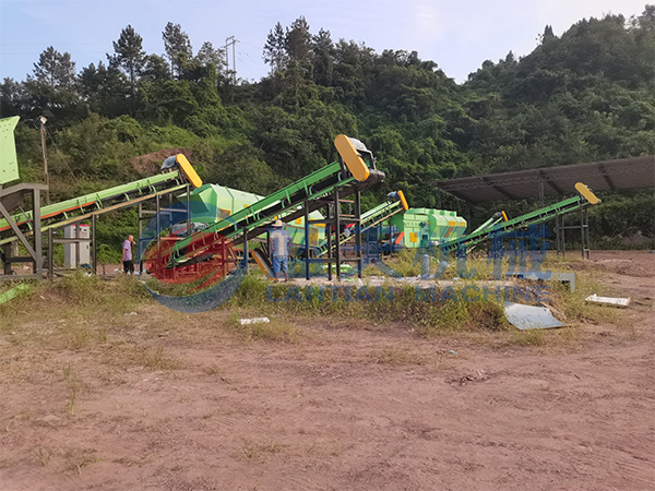 江西萍鄉(xiāng)建筑垃圾篩分現(xiàn)場